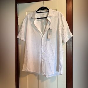 Perry Ellis Men’s White Short-Sleeve Button-Down Shirt